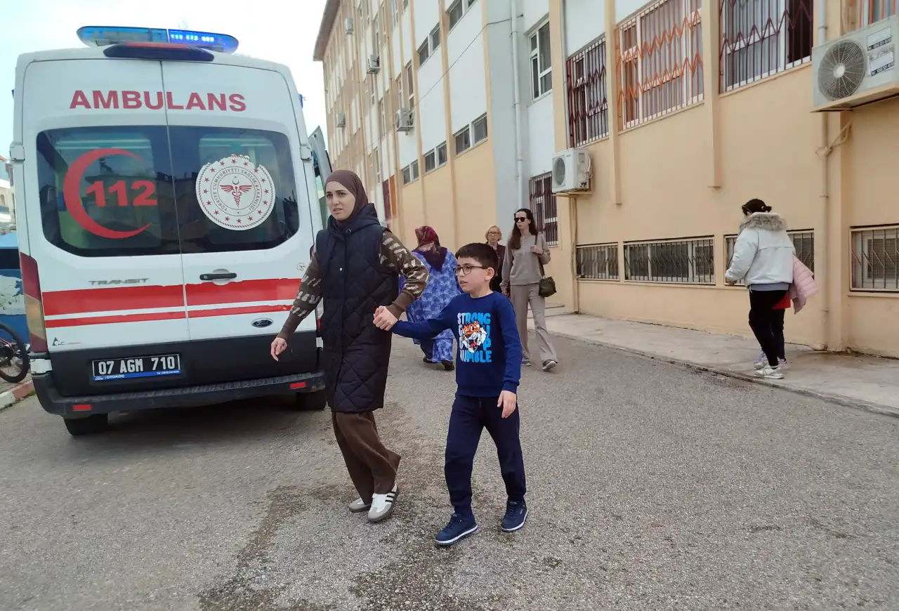 Antalya'da Okul Yangını Paniğine Eksik Öğrenci Eklendi 3